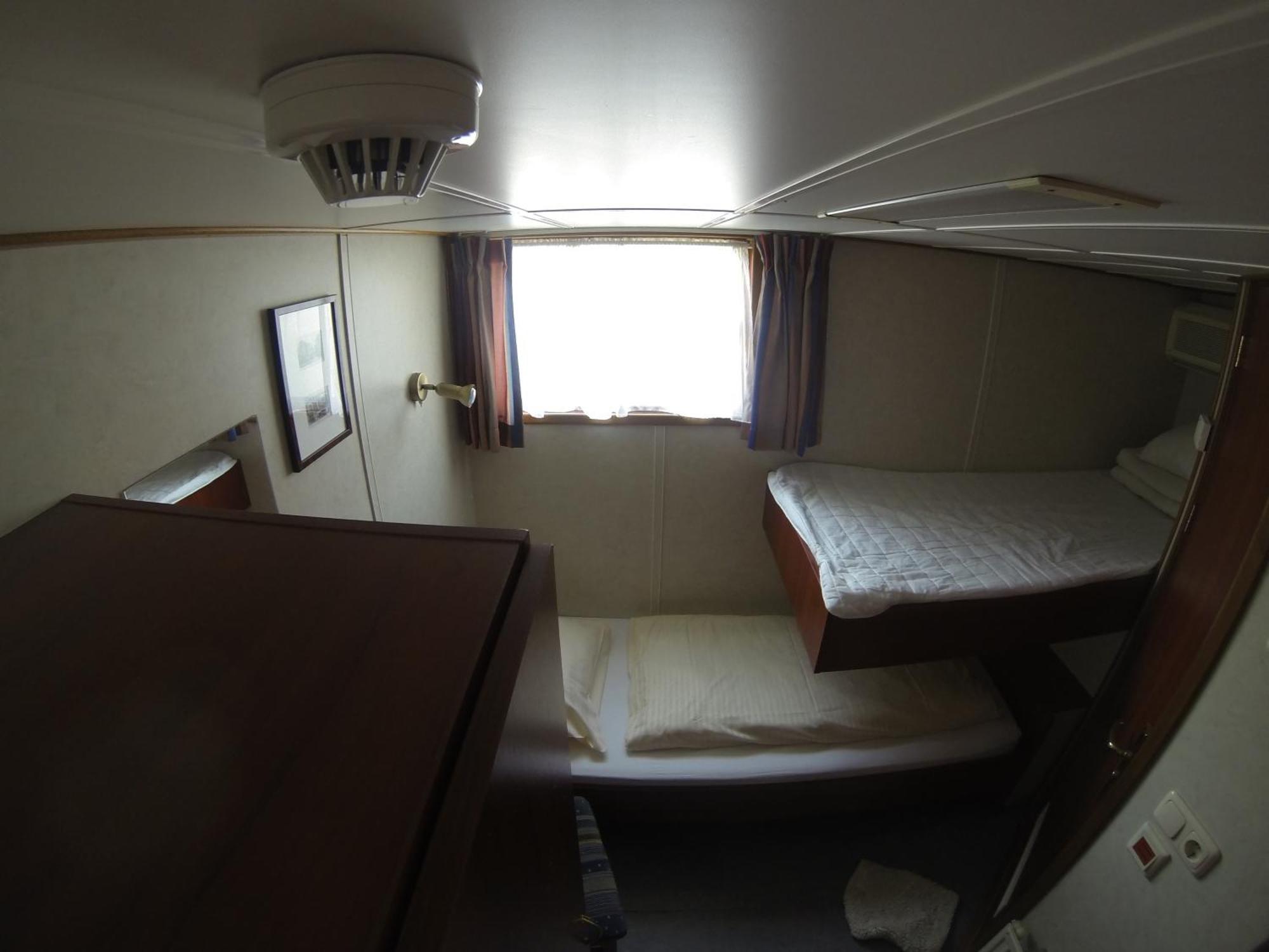 Botel Zwaantje Амстердам Номер фото